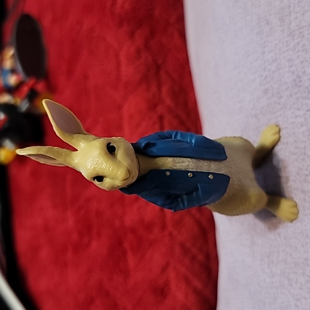 2020 Snapco Peter Rabbit Cinema Drink Toppers PVC Toy.